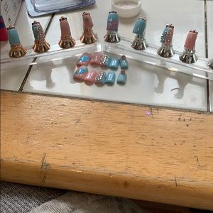 Pressed on nails kid sets